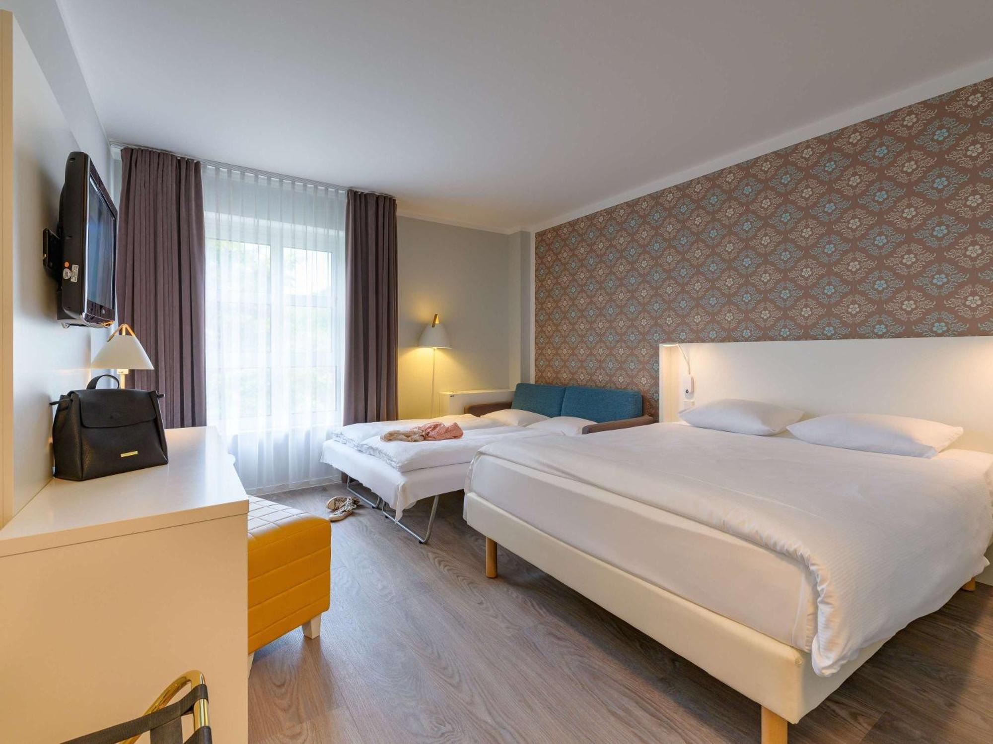 Ibis Styles Regensburg Hotel Bagian luar foto
