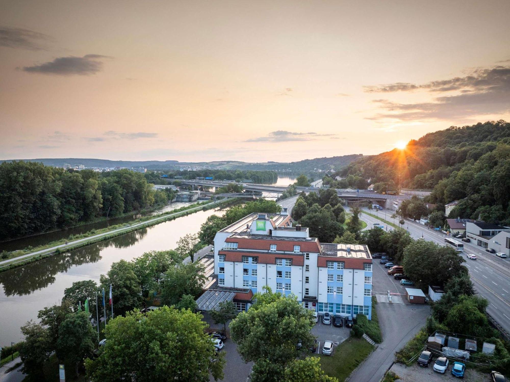 Ibis Styles Regensburg Hotel Bagian luar foto