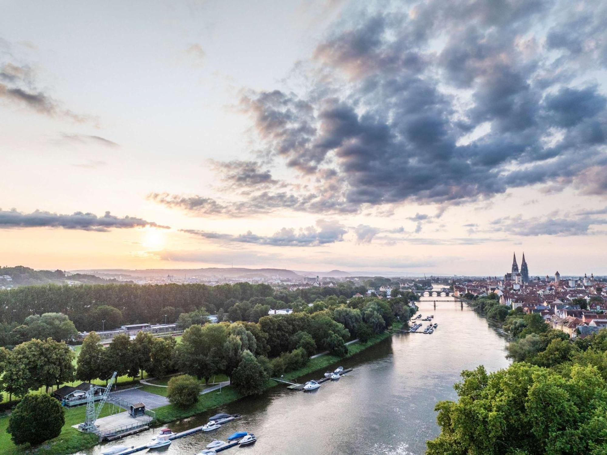 Ibis Styles Regensburg Hotel Bagian luar foto