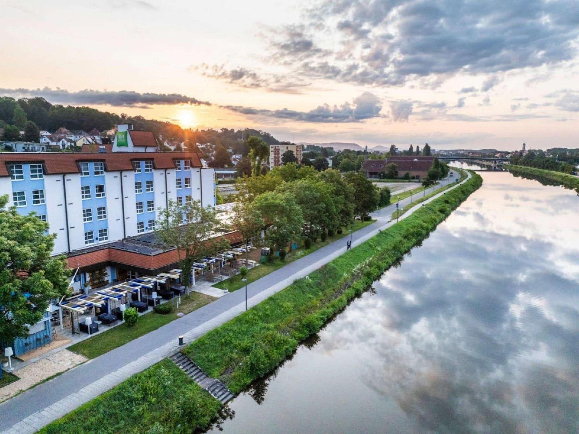 Ibis Styles Regensburg Hotel Bagian luar foto